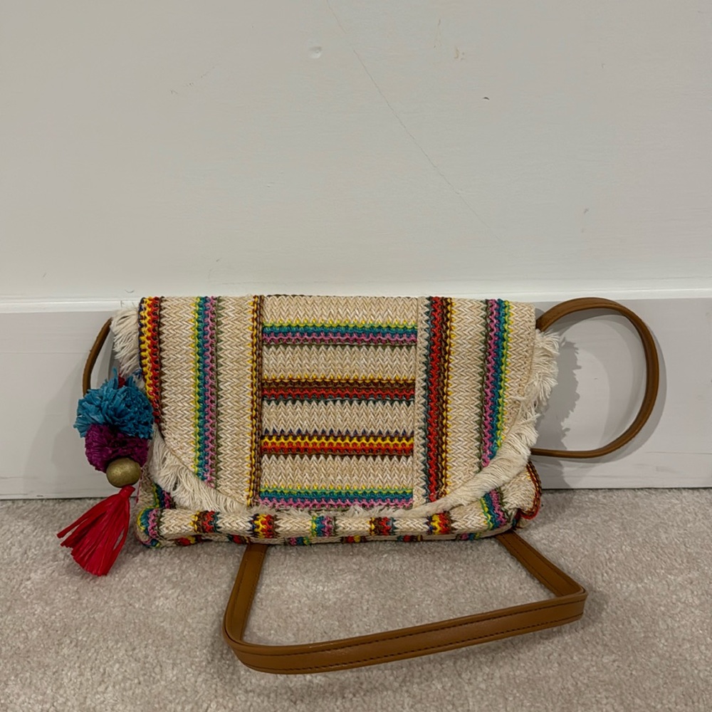 Woven cross body bag!